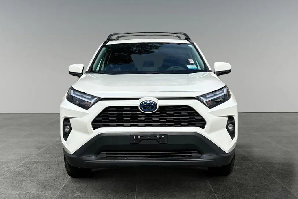 2022 Toyota RAV4 Hybrid XLE Premium photo 1