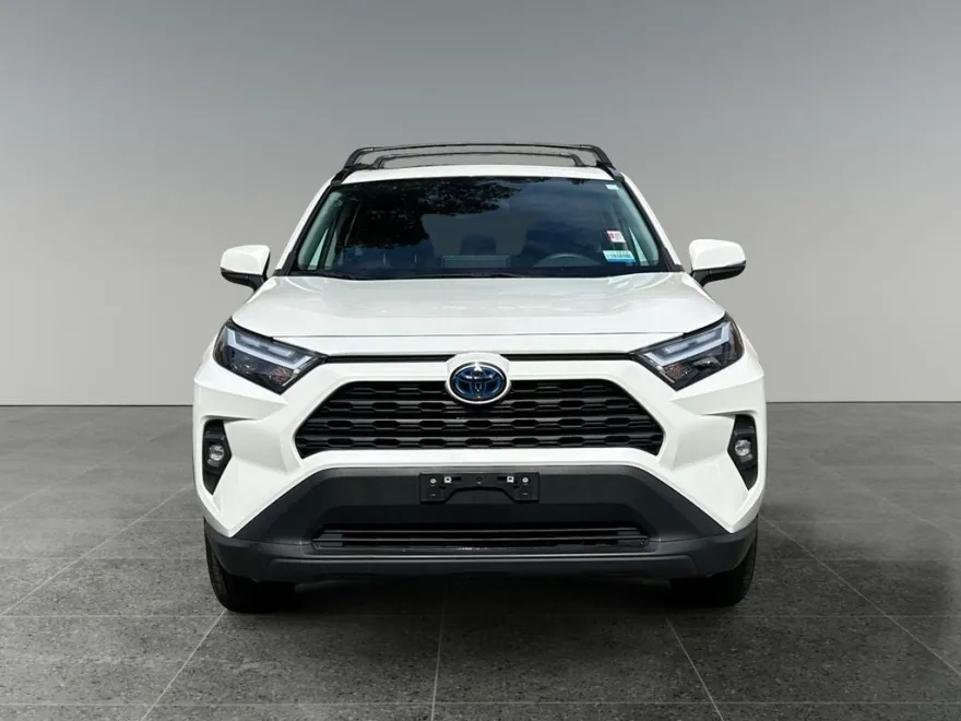 2022 Toyota RAV4 Hybrid XLE Premium photo 1