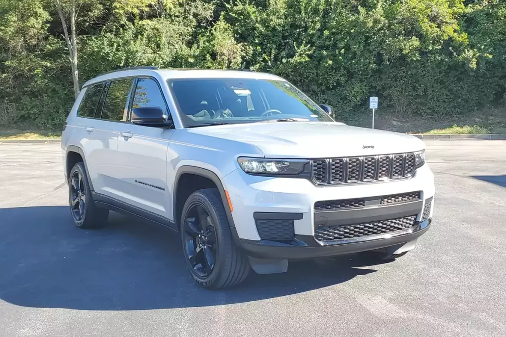 2023 Jeep Grand Cherokee Altitude photo 1