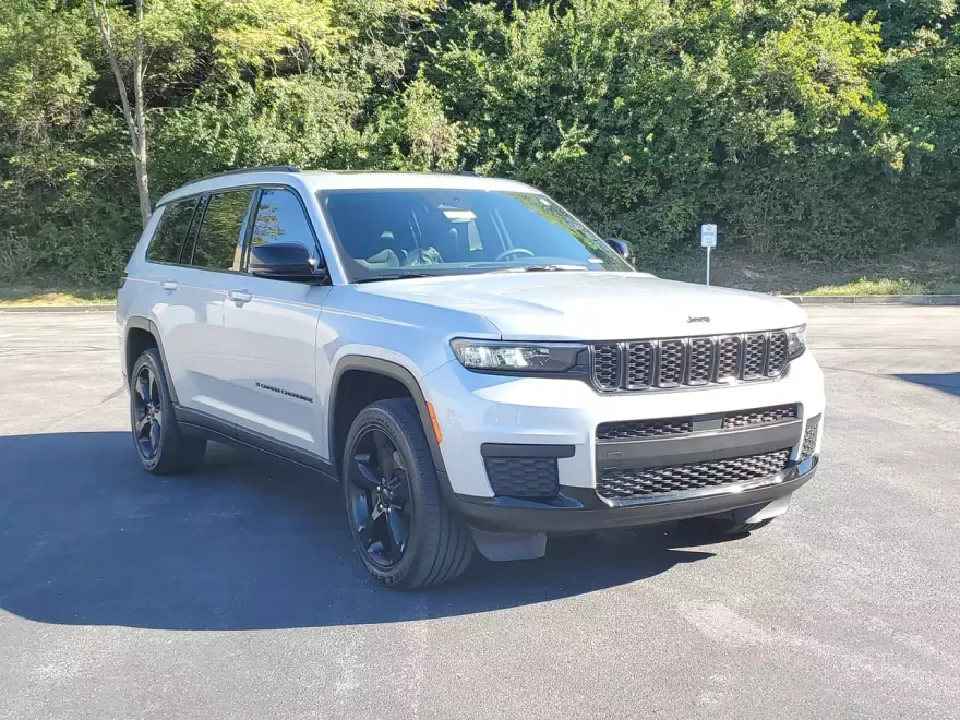 2023 Jeep Grand Cherokee Altitude photo 1