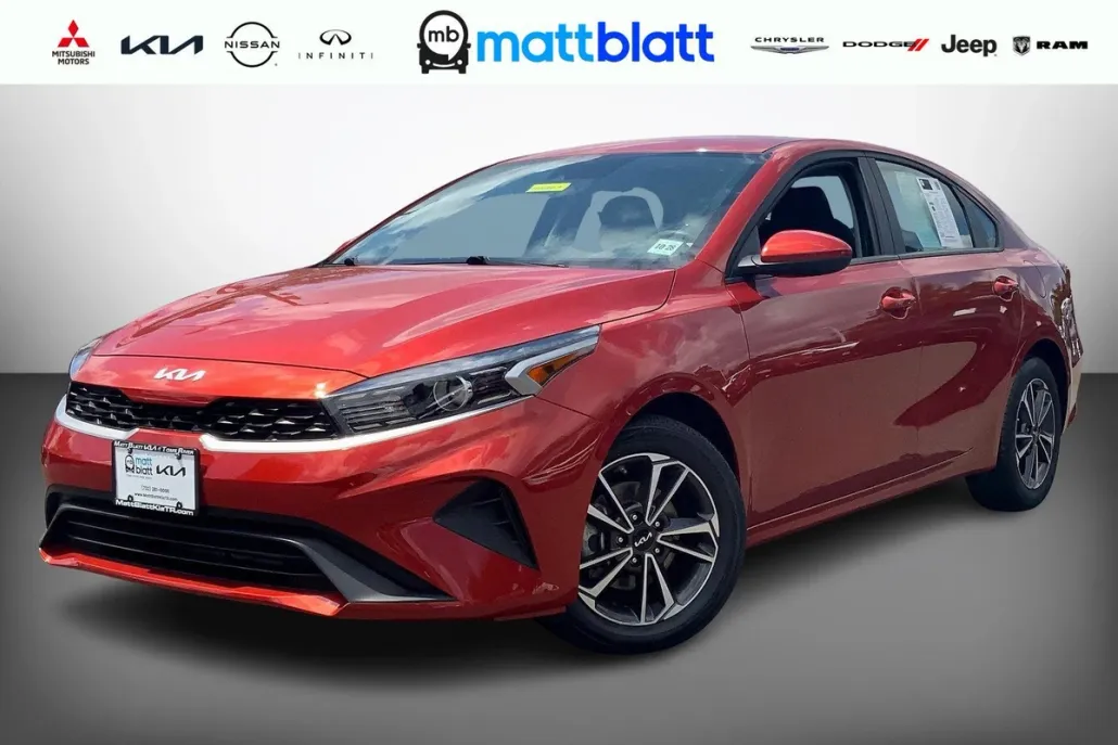 2023 Kia Forte LXS photo 1