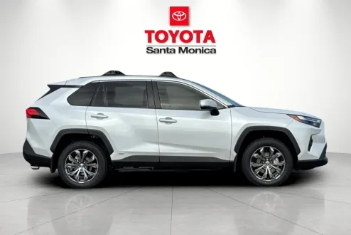 2025 Toyota RAV4 Hybrid XLE Premium photo 3