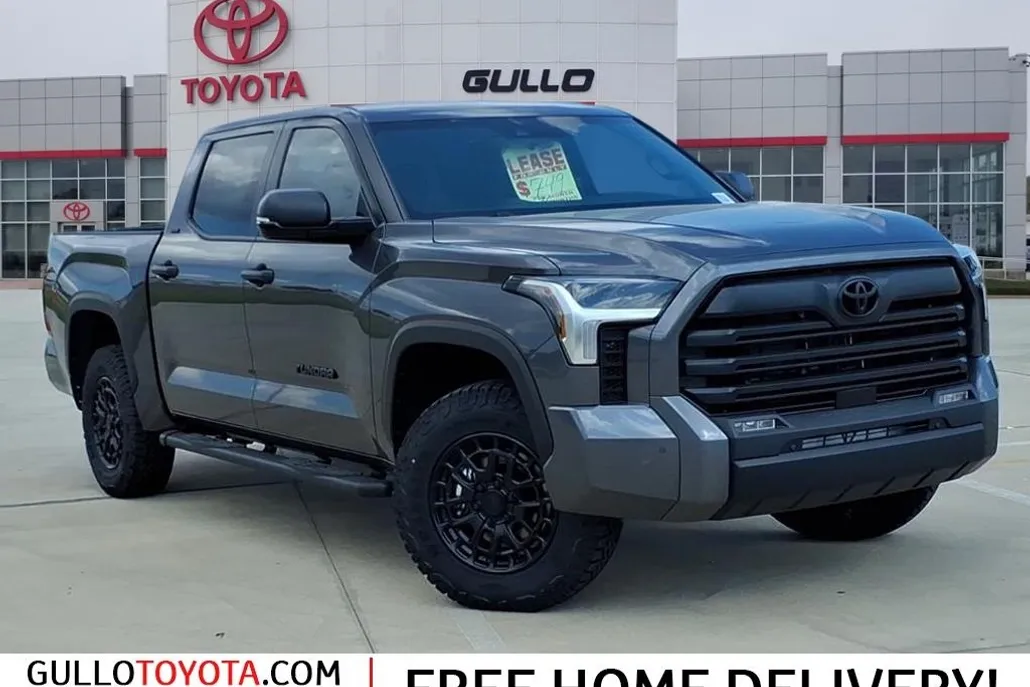 2026 Toyota Tundra SR5 CrewMax photo 1