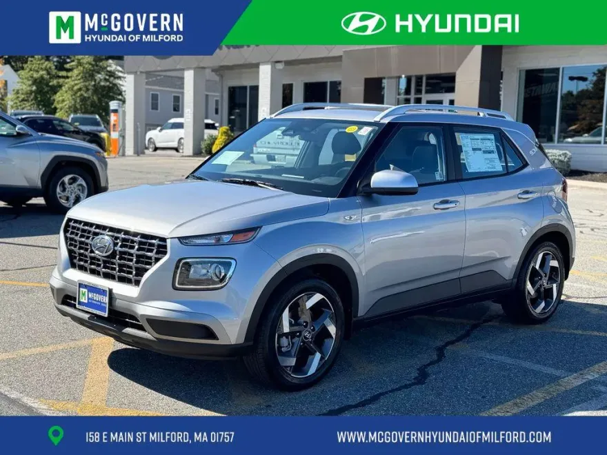 2025 Hyundai Venue SEL photo 1