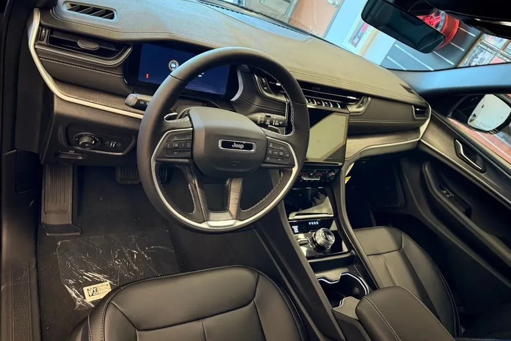 2025 Jeep Grand Cherokee Limited photo 1