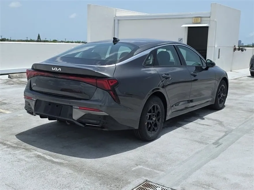 2025 Kia K5 LXS photo 4