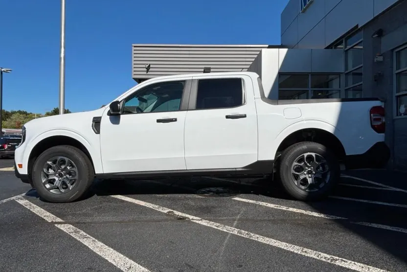 2025 Ford Maverick XLT photo 1