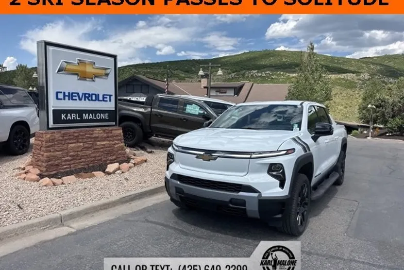 2025 Chevrolet Silverado EV LT photo 1