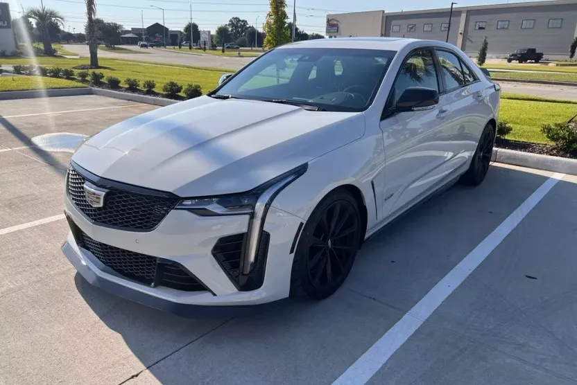 2023 Cadillac CT4 photo 1