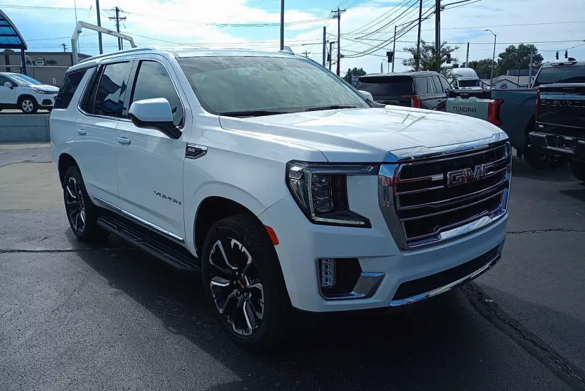 2023 Gmc Yukon SLT photo 1