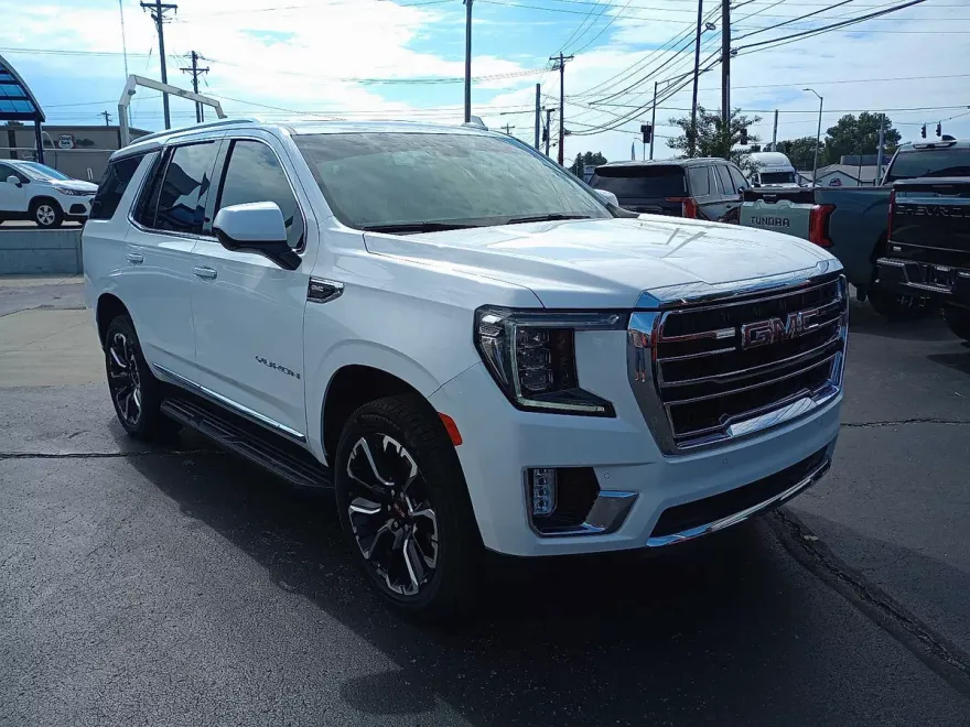 2023 Gmc Yukon SLT photo 1
