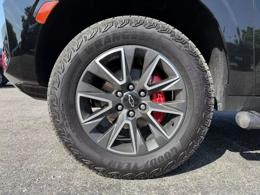 2024 Chevrolet Tahoe Z71 photo 1