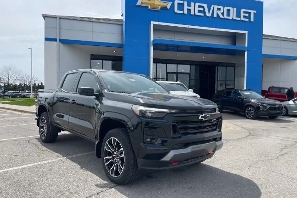 2024 Chevrolet Colorado Z71 photo 1