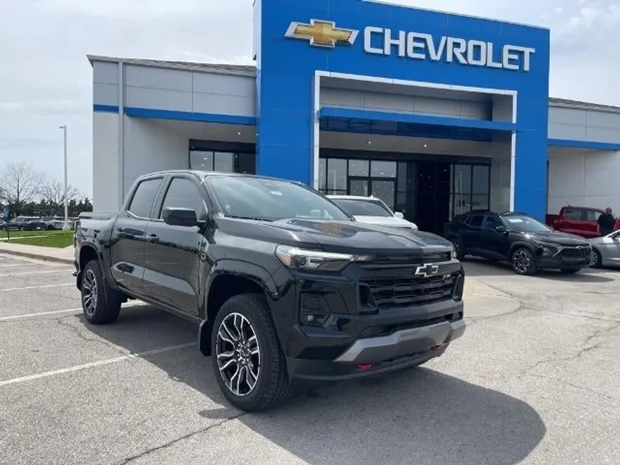 2024 Chevrolet Colorado Z71 photo 1