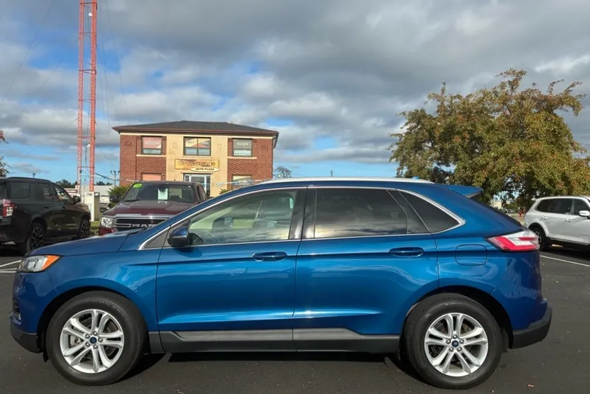 2020 Ford Edge SEL photo 1