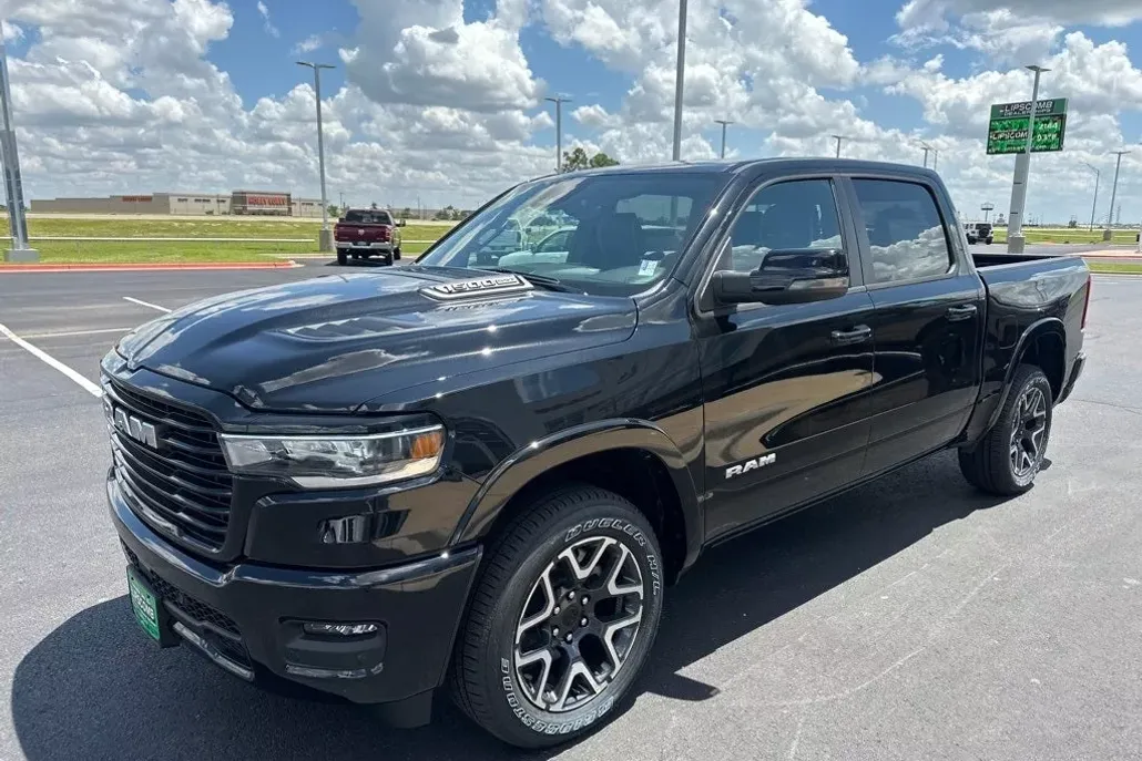 2025 Ram 1500 Laramie photo 1