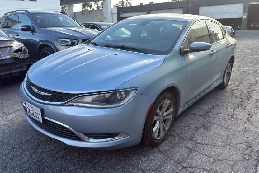 2015 Chrysler 200 Limited photo 1