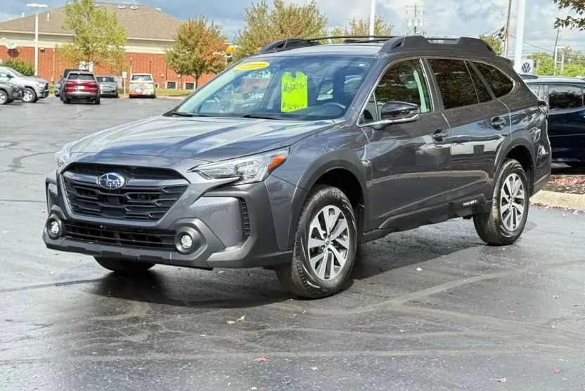 2025 Subaru Outback Premium photo 1