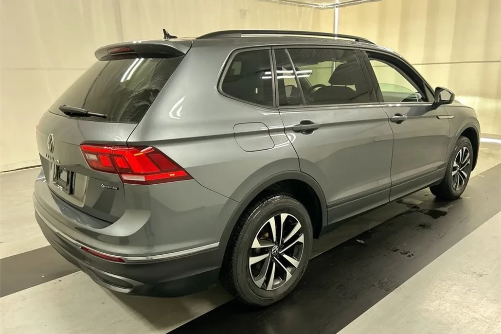 2022 Volkswagen Tiguan S photo 1