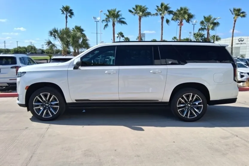 2023 Cadillac Escalade ESV Sport photo 1