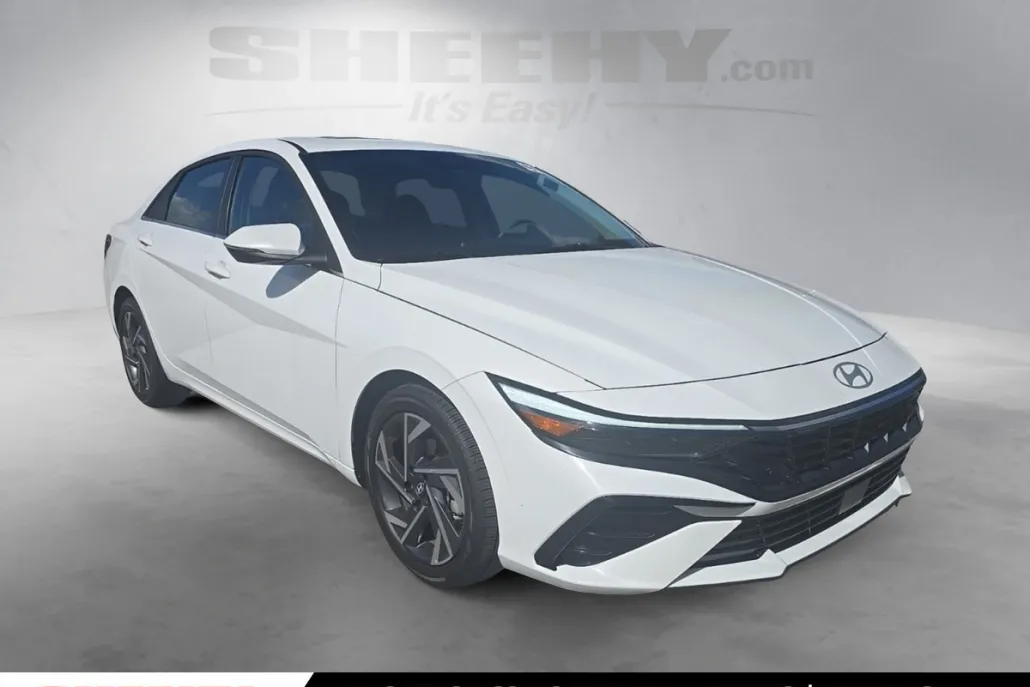 2025 Hyundai Elantra Limited photo 1