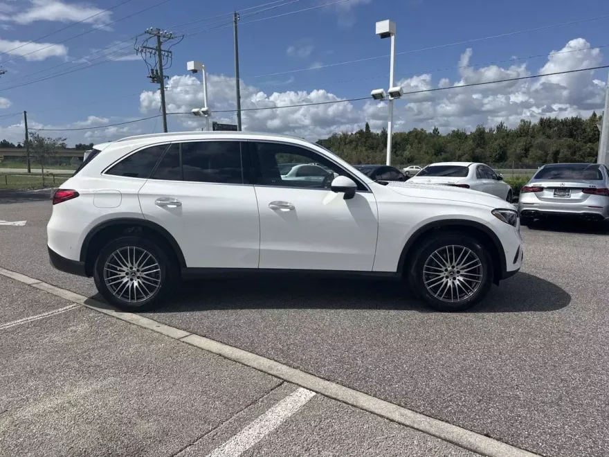 2026 Mercedes Benz GLC 300 4MATIC photo 1