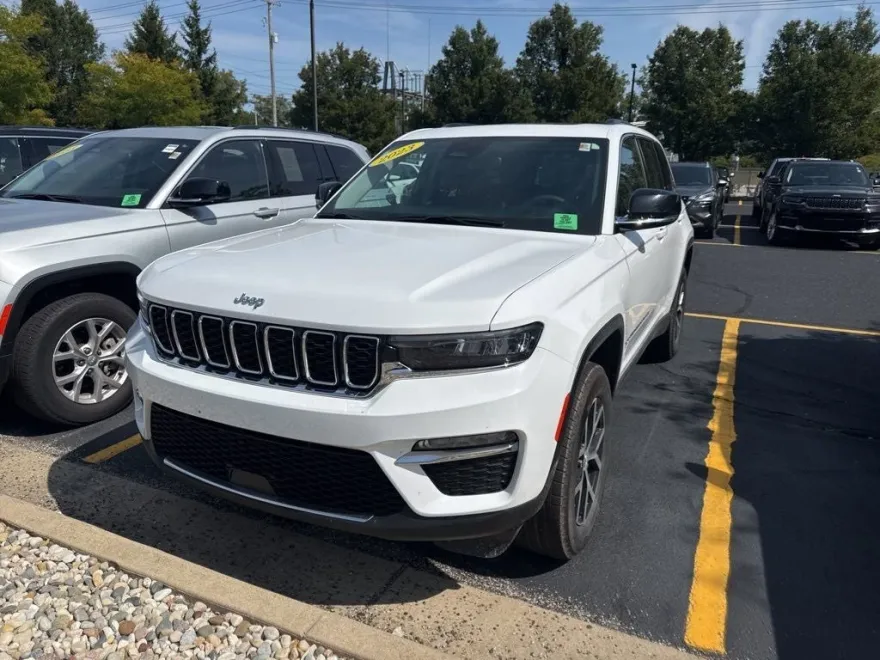2023 Jeep Grand Cherokee Limited photo 1