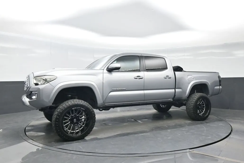 2020 Toyota Tacoma 4x4 SR5 photo 1