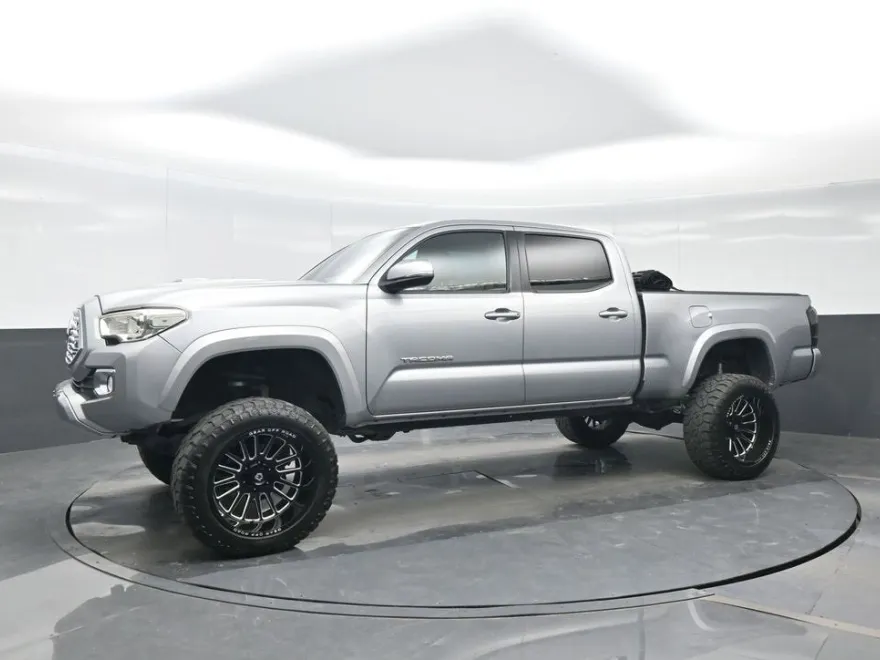 2020 Toyota Tacoma 4x4 SR5 photo 1
