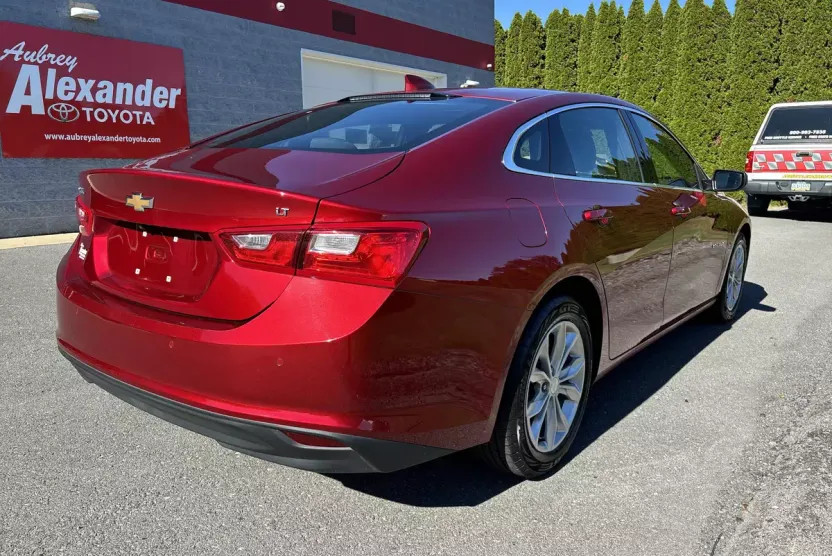 2024 Chevrolet Malibu 1LT photo 1