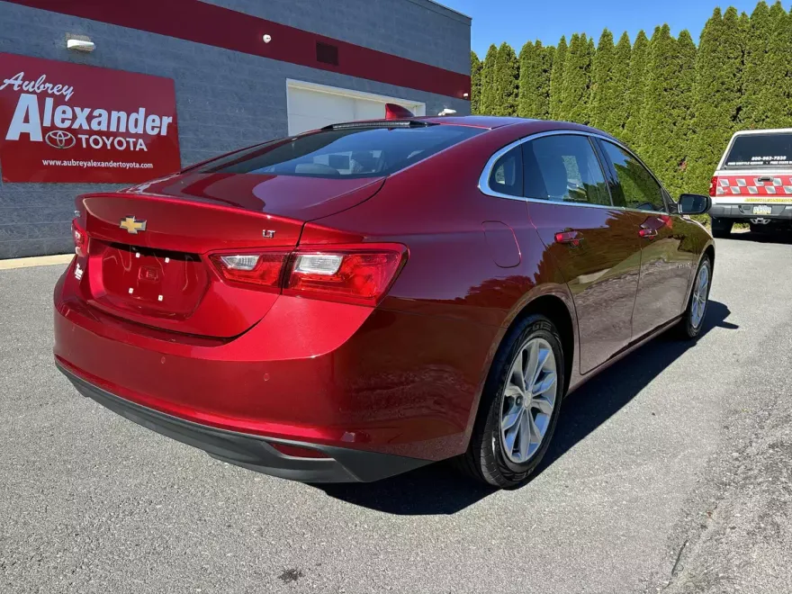 2024 Chevrolet Malibu 1LT photo 1