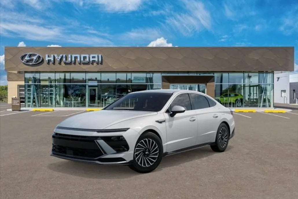 2025 Hyundai Sonata Hybrid SEL photo 1