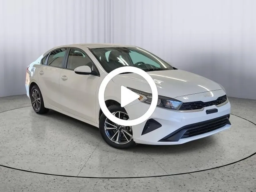 2023 Kia Forte LXS photo 1