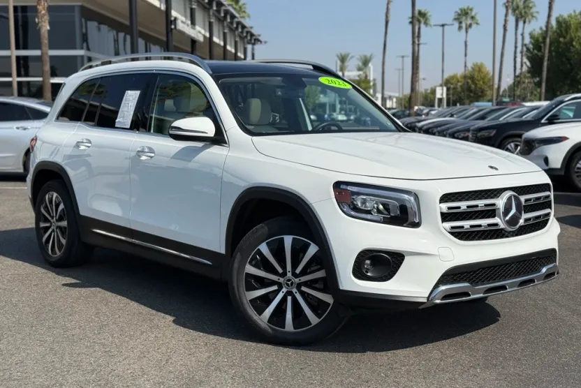 2023 Mercedes Benz GLB 250 photo 1