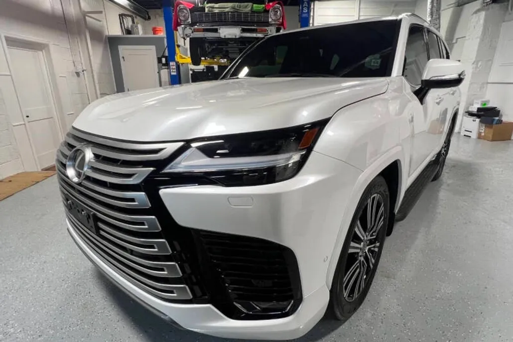 2025 Lexus LX Luxury photo 1