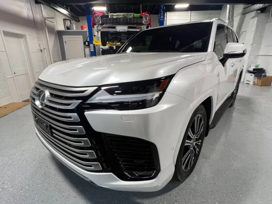 2025 Lexus LX Luxury photo 1