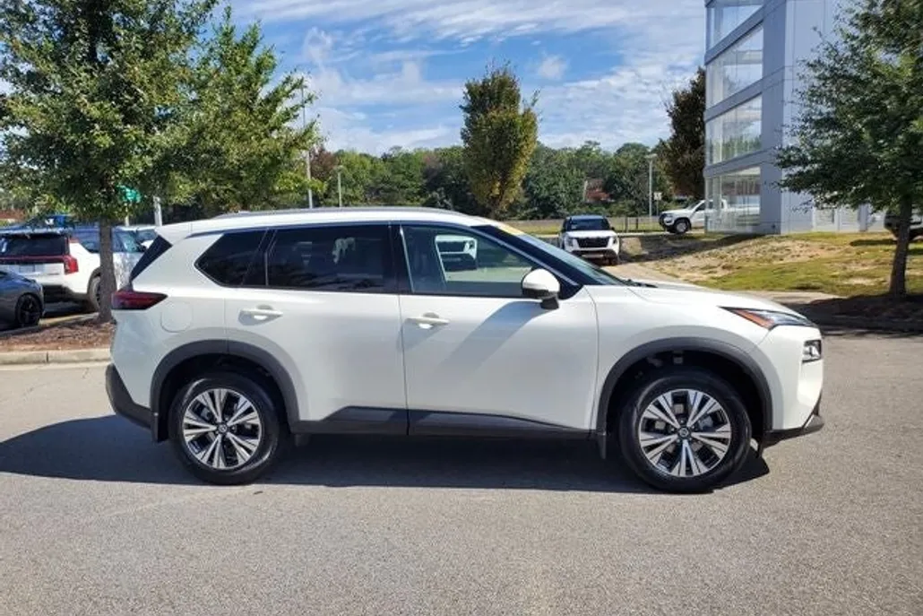 2021 Nissan Rogue SV photo 1