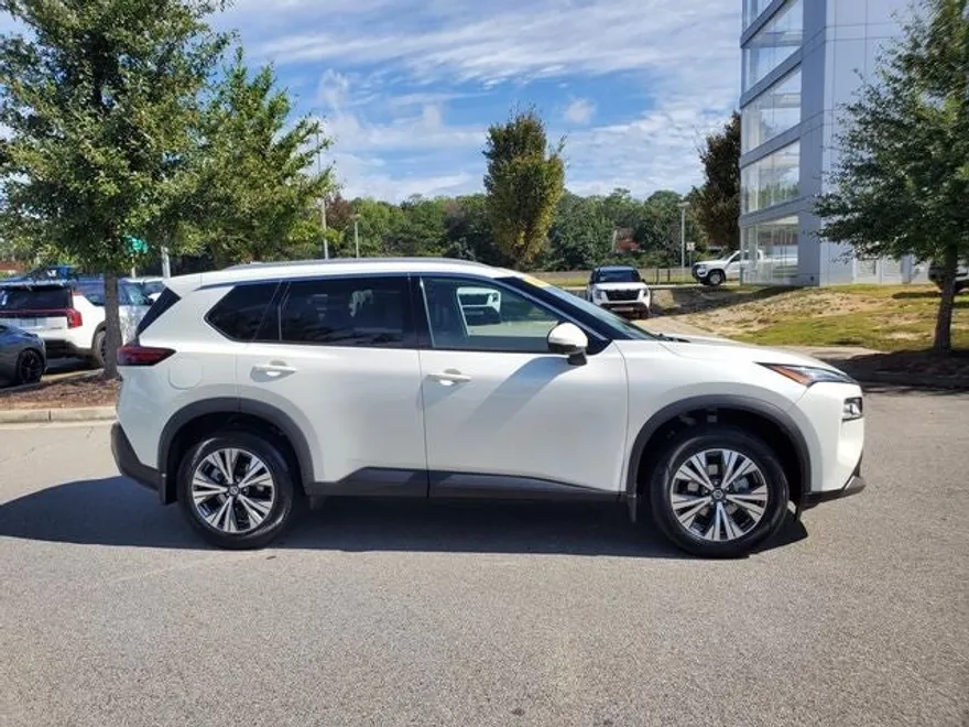 2021 Nissan Rogue SV photo 1