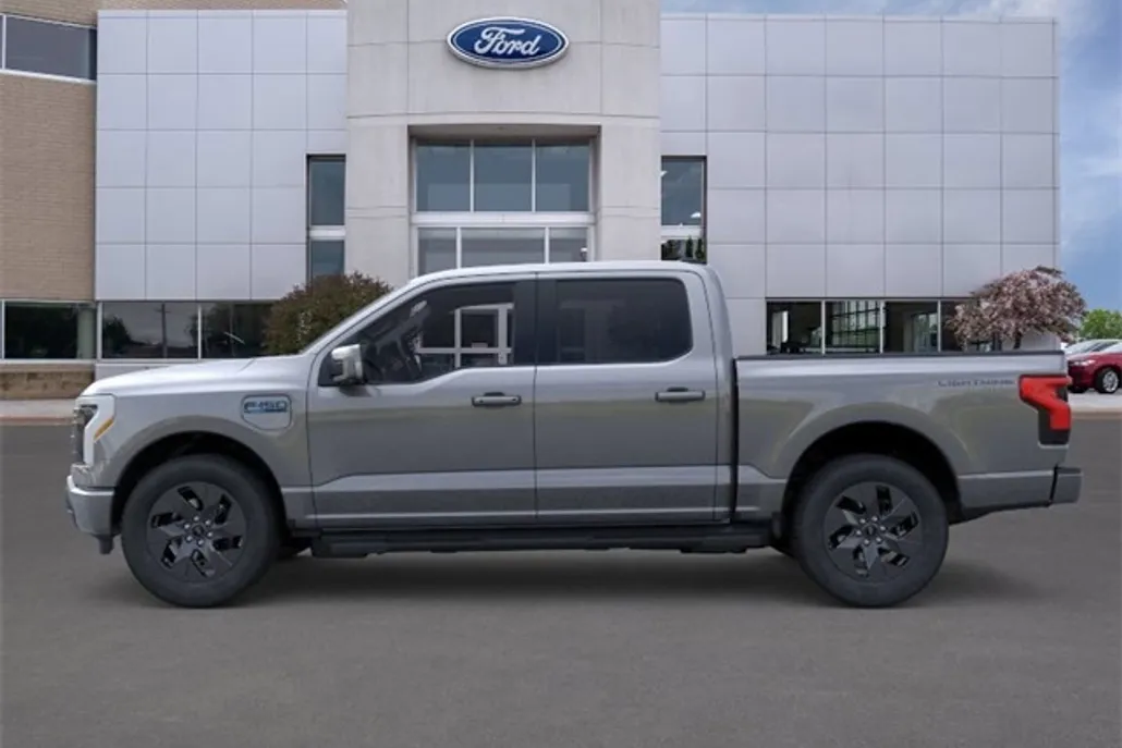 2025 Ford F-150 Lightning Lariat photo 1