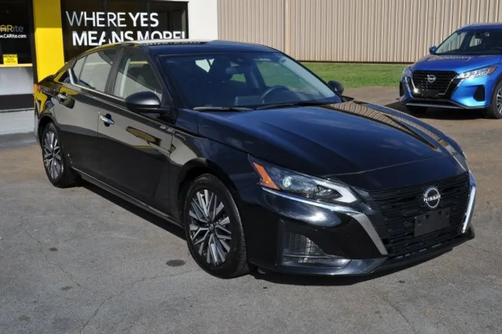 2024 Nissan Altima 2.5 SV photo 1