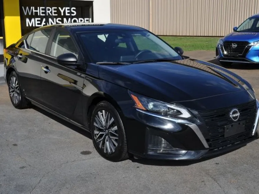 2024 Nissan Altima 2.5 SV photo 1