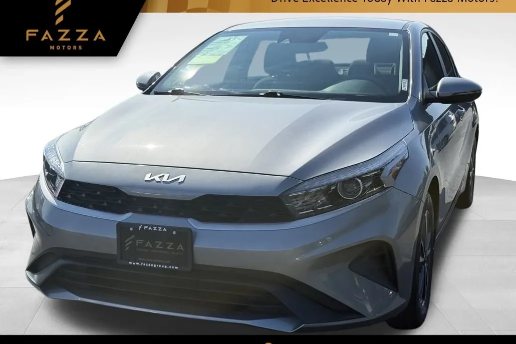 2023 Kia Forte LXS photo 1