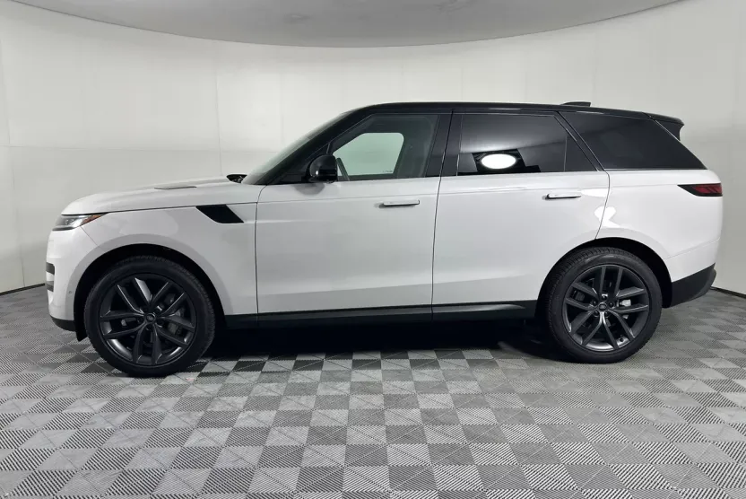 2024 Land Rover Range Rover Sport SE photo 1