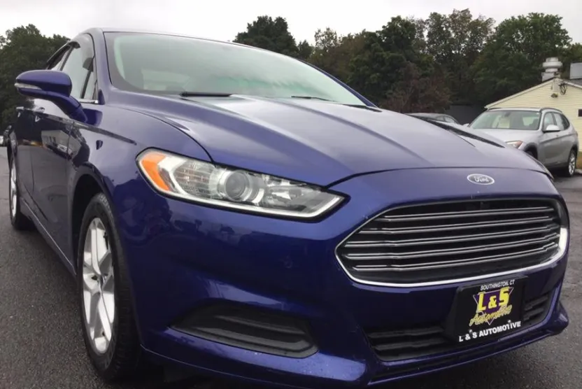 2014 Ford Fusion SE photo 1