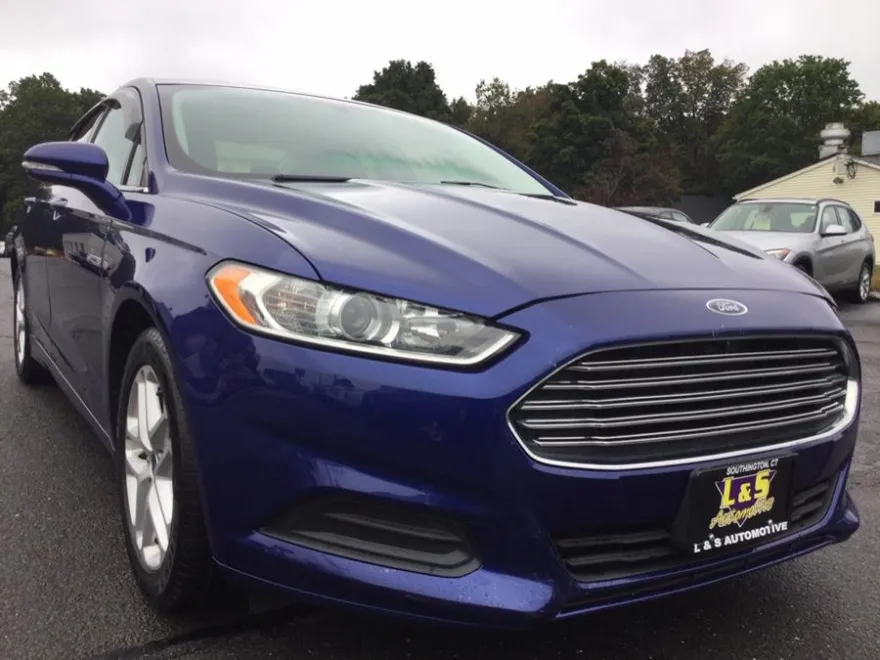 2014 Ford Fusion SE photo 1