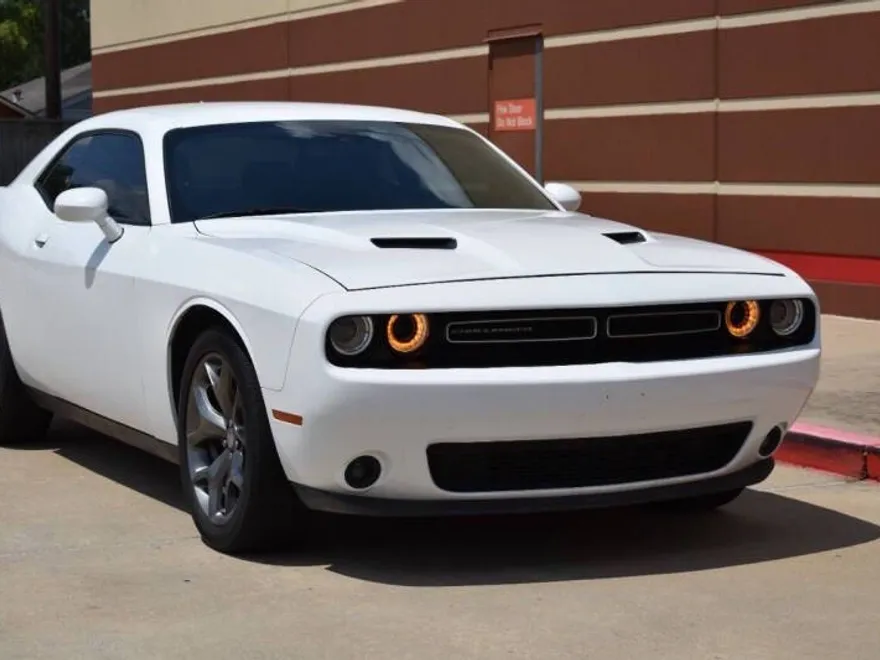 2020 Dodge Challenger SXT photo 1