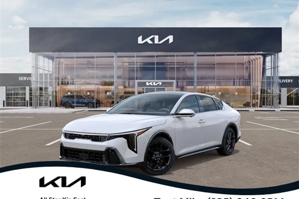 2025 Kia K4 GT-Line Turbo photo 1