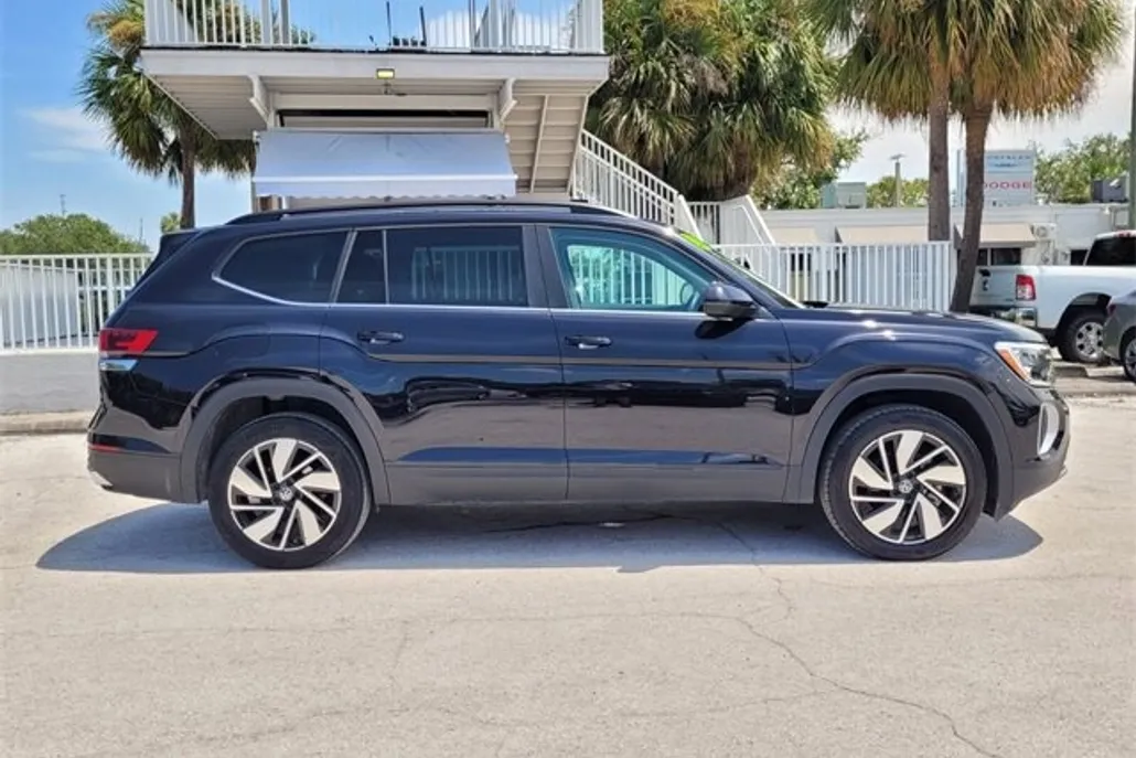2024 Volkswagen Atlas SE Technology photo 1