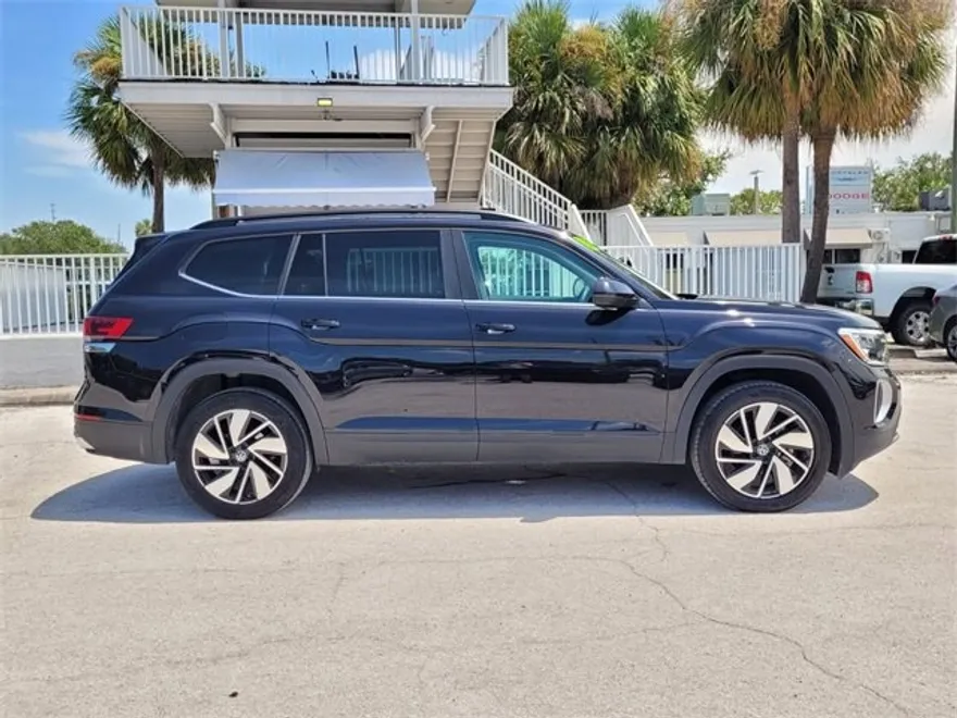 2024 Volkswagen Atlas SE Technology photo 1