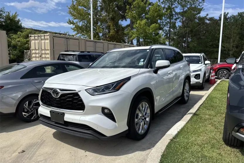 2020 Toyota Highlander Limited photo 1